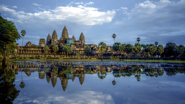 Floating island castle lake forest free wallpaper - medium preview image