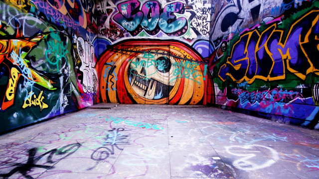 Graffiti room skull wall hole free wallpaper - medium preview image