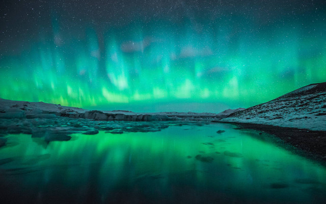 Green blue aurora borealis mountain free wallpaper - medium preview image