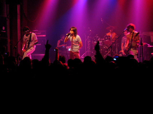 Group stage microphone band purple free wallpaper - medium preview image