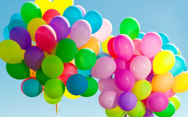 Balloons flying in the air free wallpaper - medium preview image