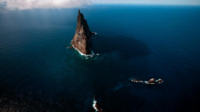 Large rock ocean boat cloud free wallpaper - medium preview image