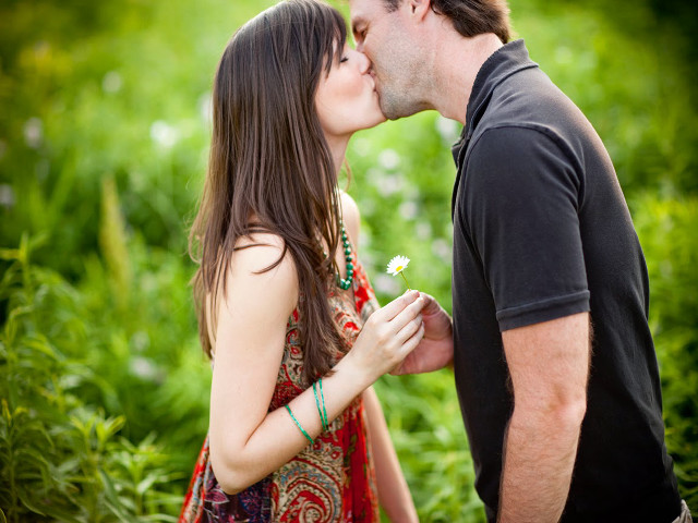 Man woman kissing field grass #2 free wallpaper - medium preview image