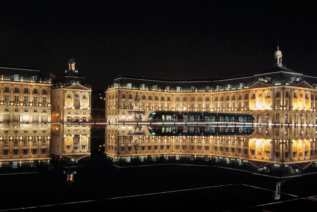 Clock tower building reflection water free wallpaper - medium preview image
