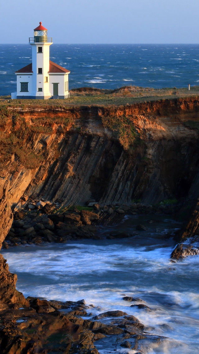 Lighthouse cliff ocean waves crashing #2 free wallpaper - medium preview image