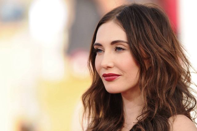 Woman long hair red lipstick #20 free wallpaper - medium preview image