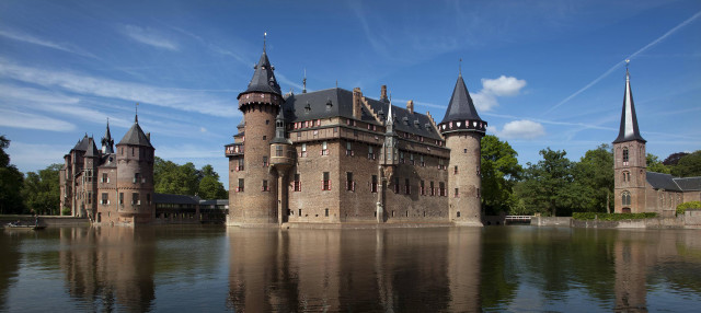Castle tower moat lake bridge free wallpaper - medium preview image