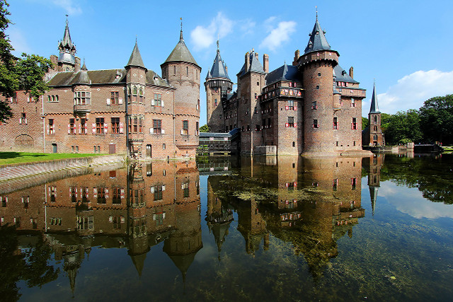 Castle moat reflection water surface free wallpaper - medium preview image