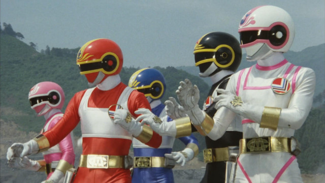 Costume beach mountains cloudy group free wallpaper - medium preview image