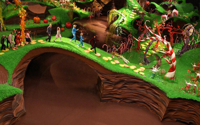 Fake garden bridge people crowd free wallpaper - medium preview image