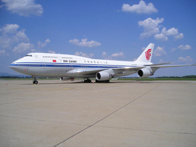 Jetliner side profile blue sky free wallpaper - medium preview image