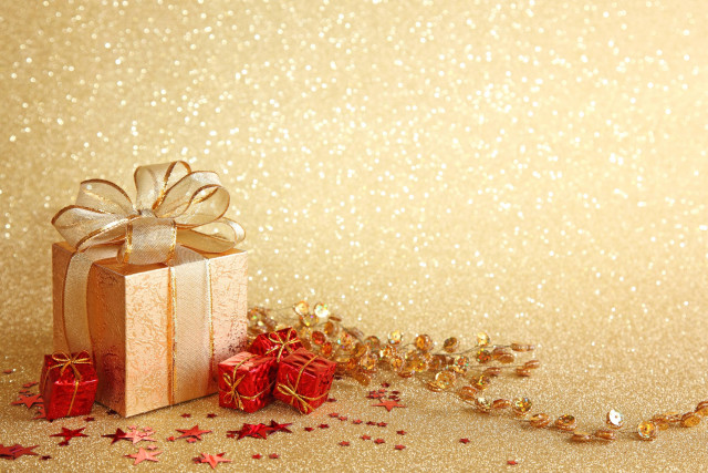 Gift box christmas reindeer snow free wallpaper - medium preview image