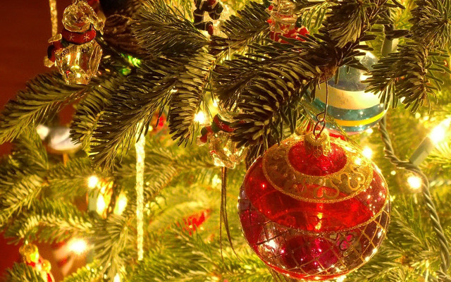 Christmas tree ornaments lights red #2 free wallpaper - medium preview image
