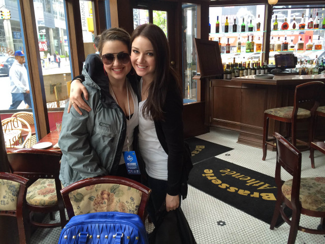 Women standing room bar alcohol free wallpaper - medium preview image