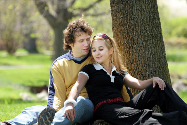 Man woman sitting next to free wallpaper - medium preview image