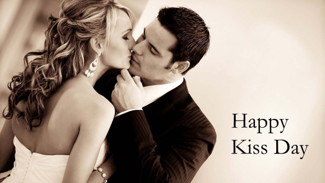 Man woman kissing black white free wallpaper - medium preview image