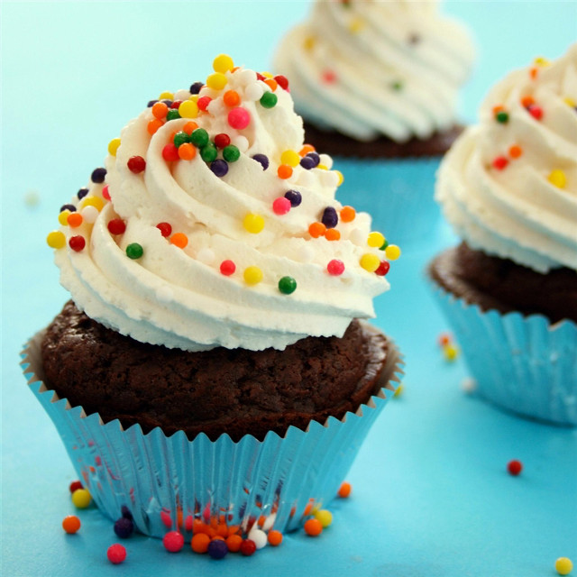 Cupcake white frosting sprinkles blue free wallpaper - medium preview image