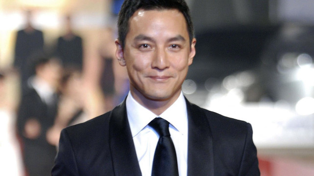 Man smiling suit tie fashion free wallpaper - medium preview image