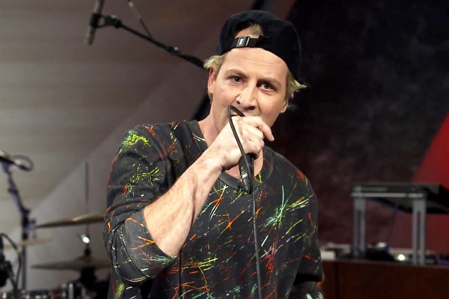 Man microphone hat hand performance free wallpaper - medium preview image