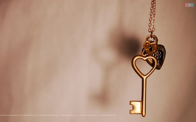 Gold key heart keychain wall free wallpaper - medium preview image