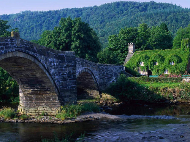 Stone bridge river lush valley free wallpaper - medium preview image