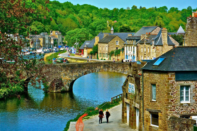 Couple walking street river bridge free wallpaper - medium preview image