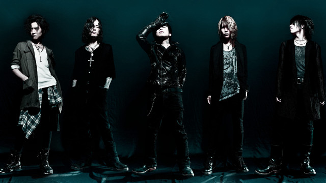 Group people standing wall green free wallpaper - medium preview image