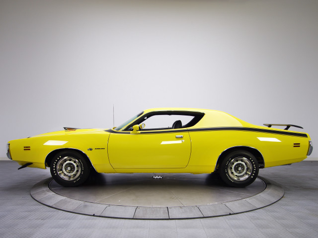 Yellow car round platform gray free wallpaper - medium preview image