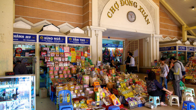 Group people store items supplies free wallpaper - medium preview image