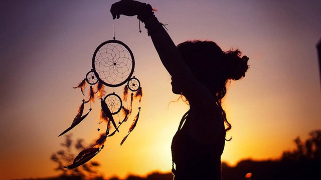 Woman dreamcatcher sunset silhouette tree free wallpaper - medium preview image