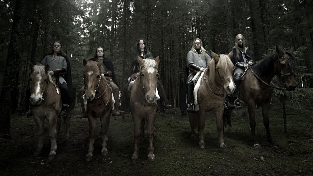 Horseback riders forest trees group free wallpaper for desktop - medium preview image