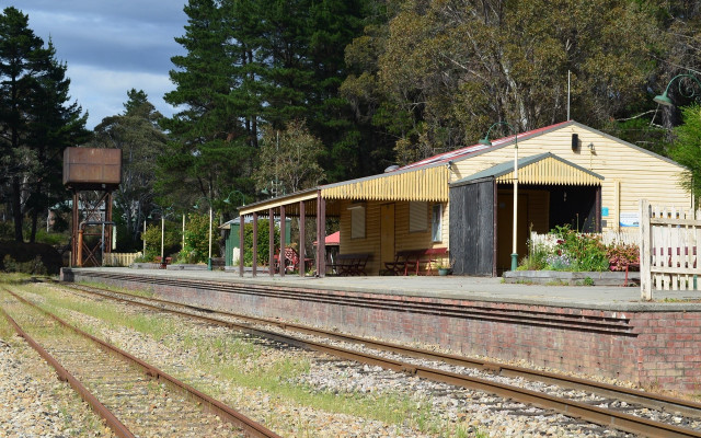 Train station building sign australian free wallpaper - medium preview image