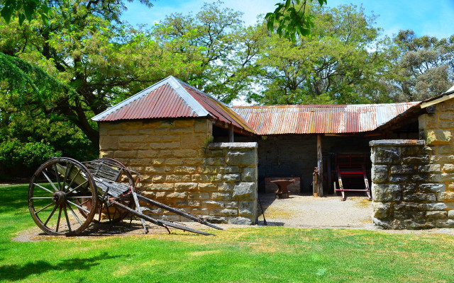 Rusty roof building bicycle #1860 free wallpaper - medium preview image