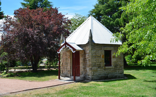 Small building park trees grass free wallpaper - medium preview image