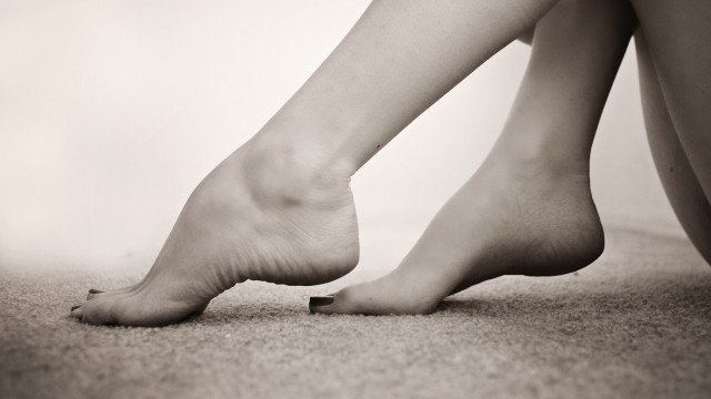 Bare feet sitting floor crossed free wallpaper - medium preview image