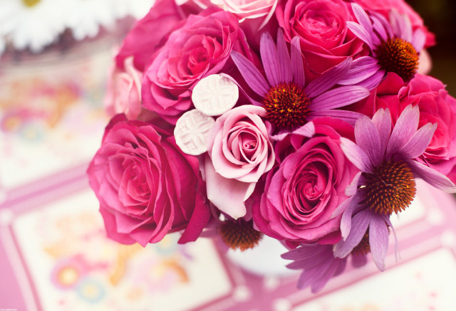 Bouquet pink purple flowers vase free wallpaper - medium preview image