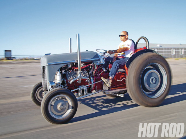 Man tractor street sky building free wallpaper - medium preview image