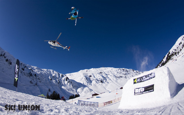 Skier jumping air snow ski free wallpaper - medium preview image