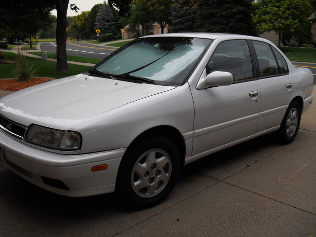 White car parked tree sidewalk free wallpaper - medium preview image