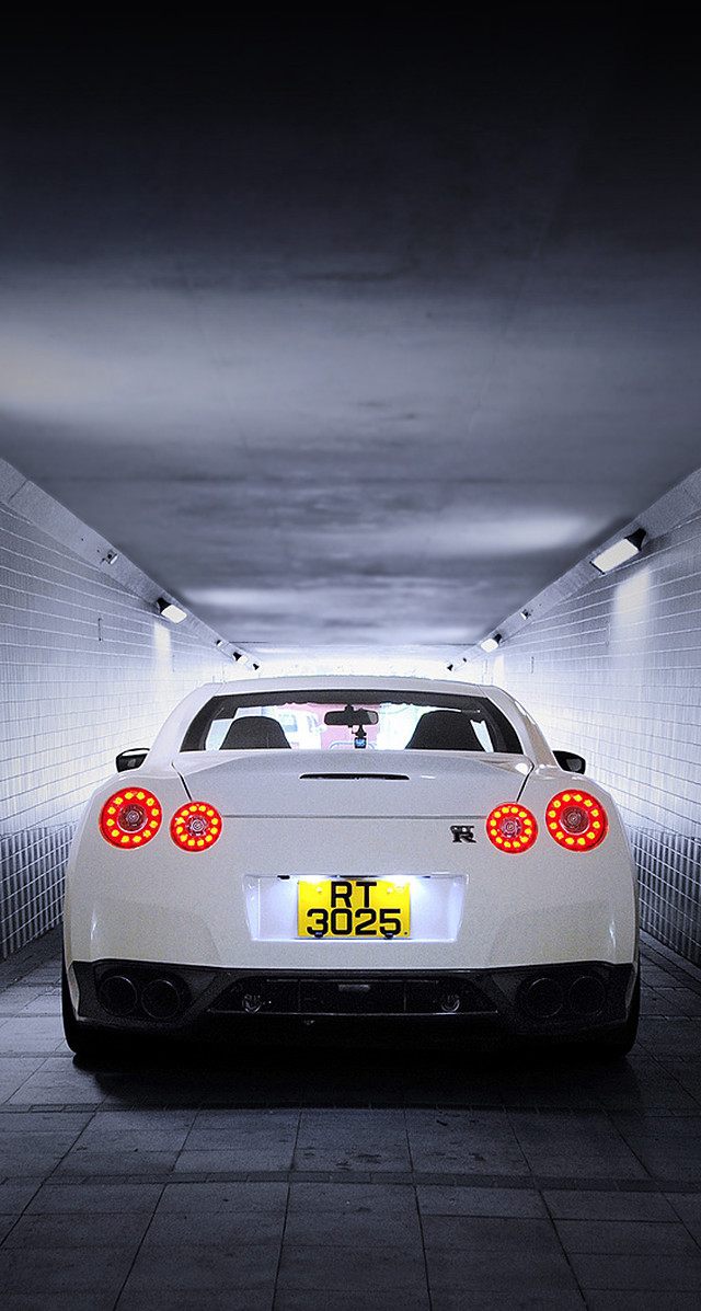 White car tunnel clock taillight free wallpaper - medium preview image