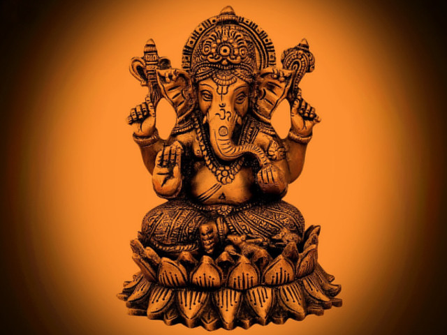 Statue god crown hands air free wallpaper - medium preview image