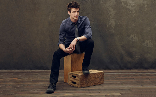 Man sitting wooden box crossed free wallpaper - medium preview image