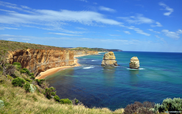 Beach cliff ocean view scenery free wallpaper - medium preview image