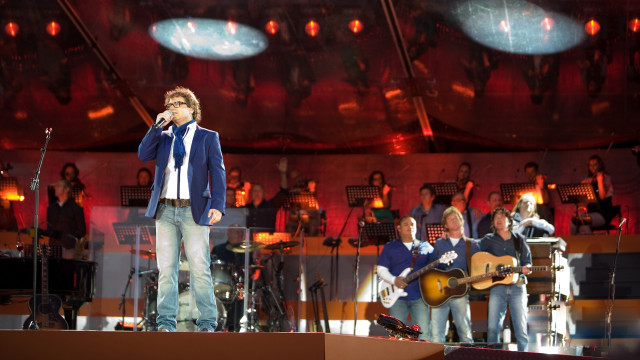 Man stage microphone band performance #2 free wallpaper - medium preview image