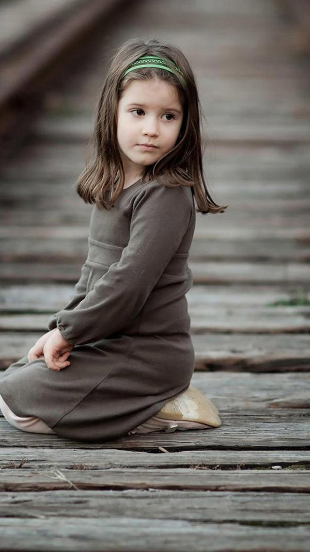 Little girl portrait wooden floor free wallpaper - medium preview image