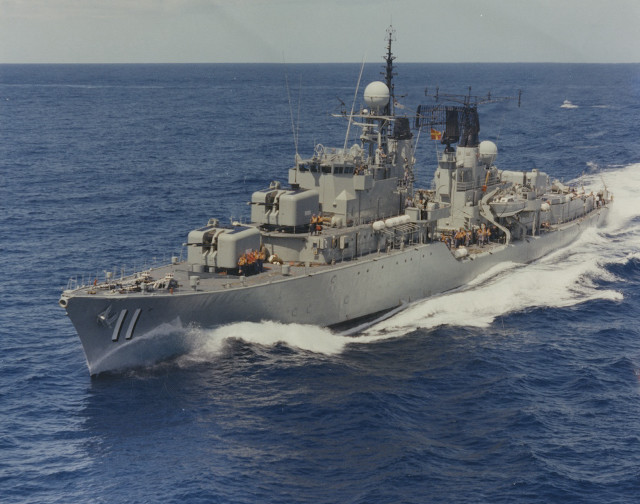 Large gray ship ocean people #7 free wallpaper - medium preview image