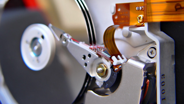 Hard drive screw center technology free wallpaper - medium preview image