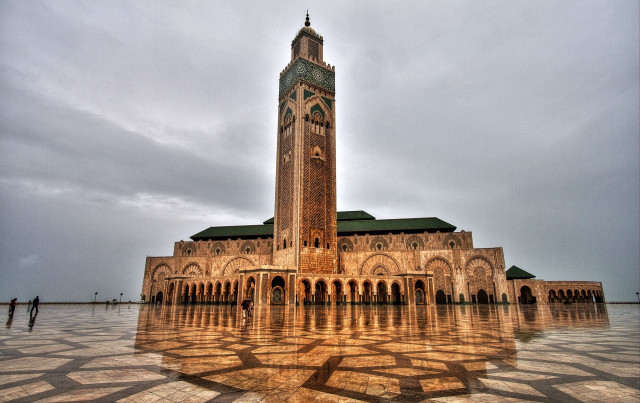 Large building clock tower tiled free wallpaper - medium preview image