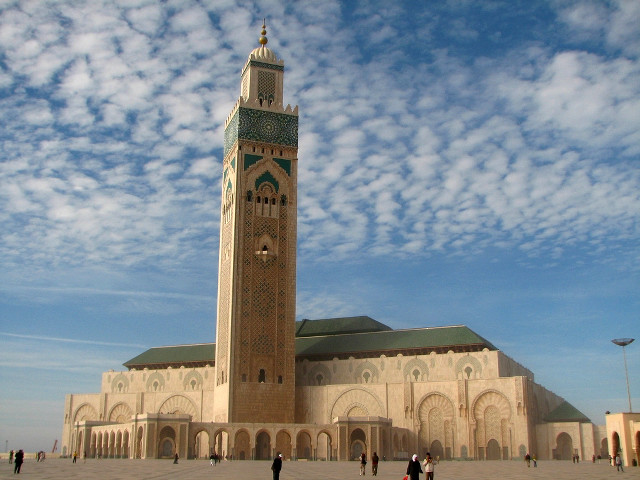 Tall building clock tower people free wallpaper - medium preview image
