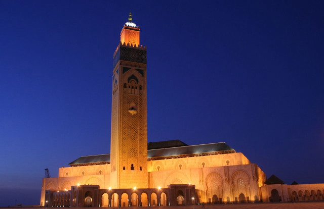 Large building clock tower lit free wallpaper - medium preview image